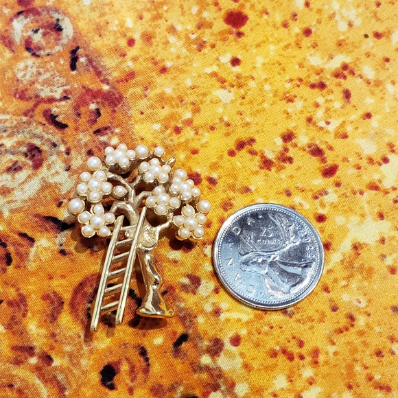 Pearl Tree Brooch by D'Orlan. - Picture 2 of 3